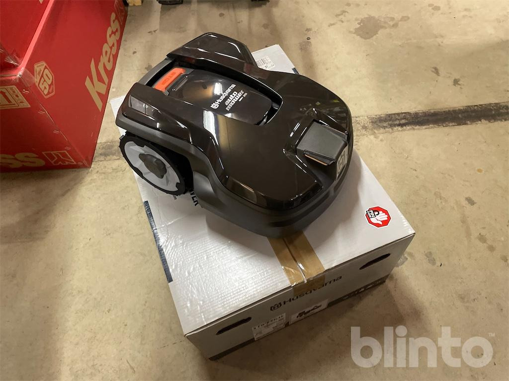 Husqvarna Automower 310 MARK II (2022) - Motofaucheuse: photos 3 Husqvarna Automower 310 MARK II (2022) - Motofaucheuse: photos 3