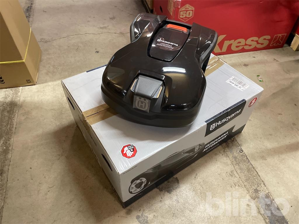 Husqvarna Automower 310 MARK II (2022) - Motofaucheuse: photos 1 Husqvarna Automower 310 MARK II (2022) - Motofaucheuse: photos 1