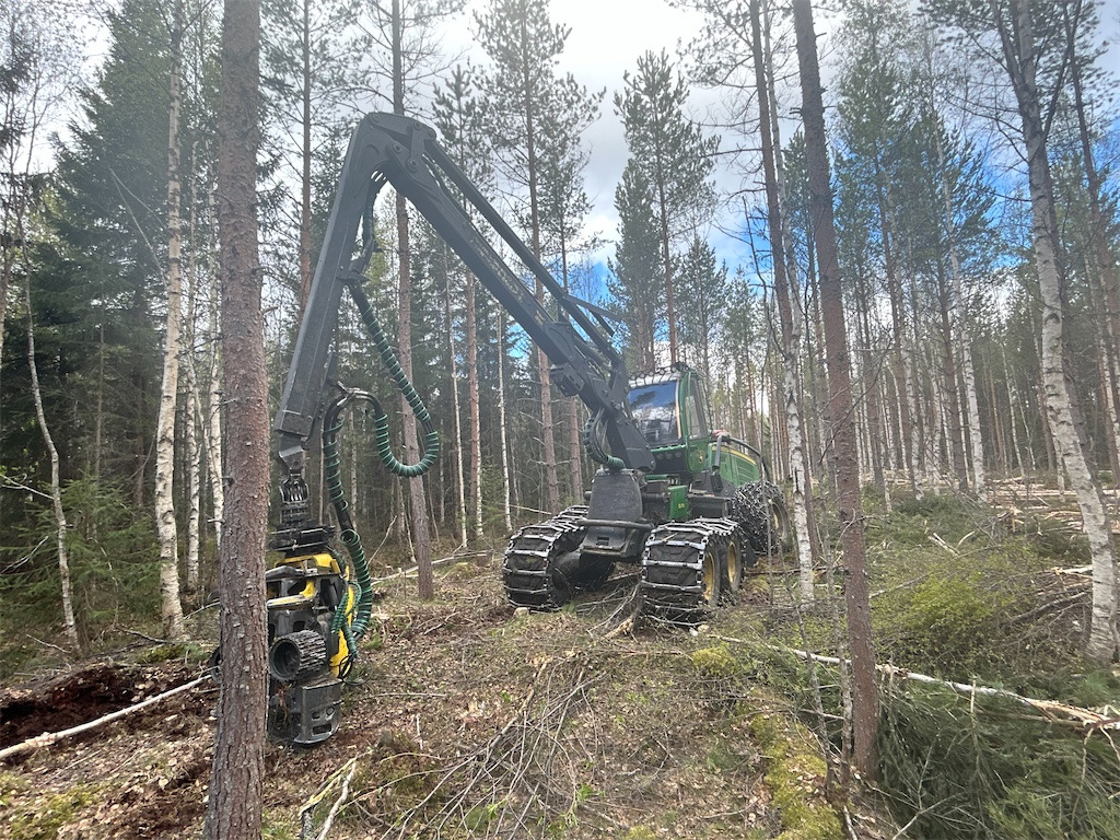 John Deere 1070G - Abatteuse: photos 1 John Deere 1070G - Abatteuse: photos 1