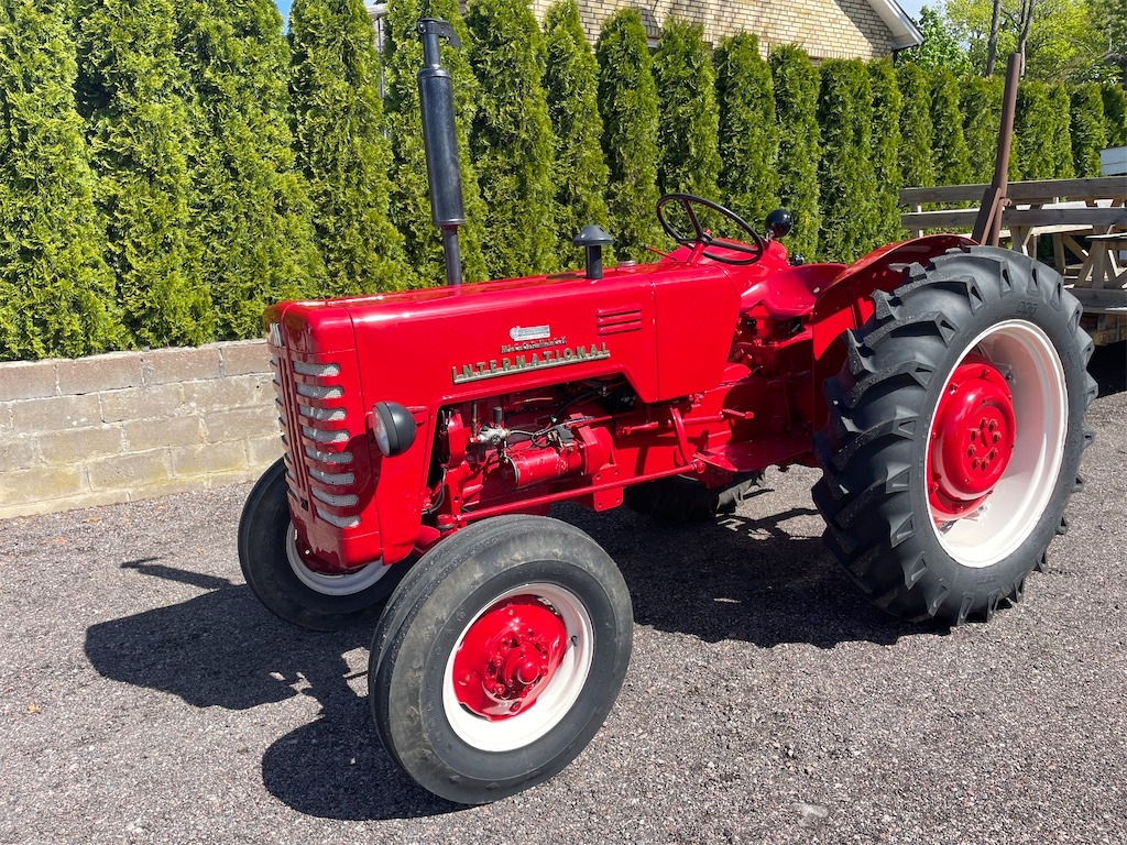 MC CORMICK INTERNATIONAL - Tracteur agricole: photos 1 MC CORMICK INTERNATIONAL - Tracteur agricole: photos 1