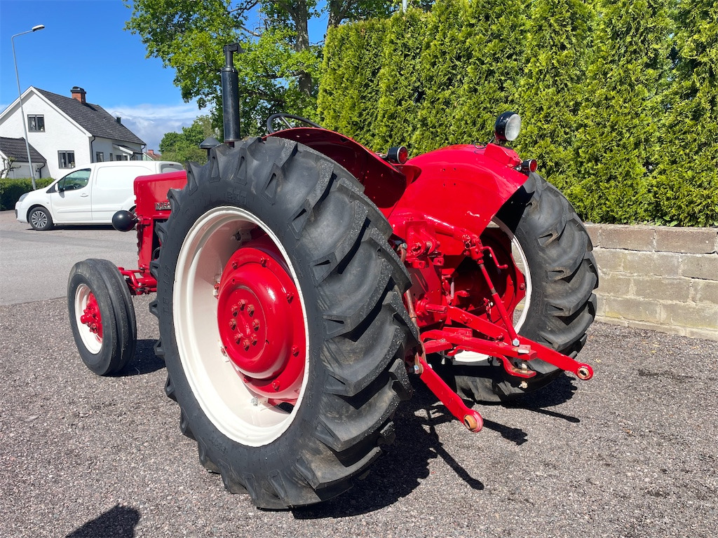 MC CORMICK INTERNATIONAL - Tracteur agricole: photos 4 MC CORMICK INTERNATIONAL - Tracteur agricole: photos 4