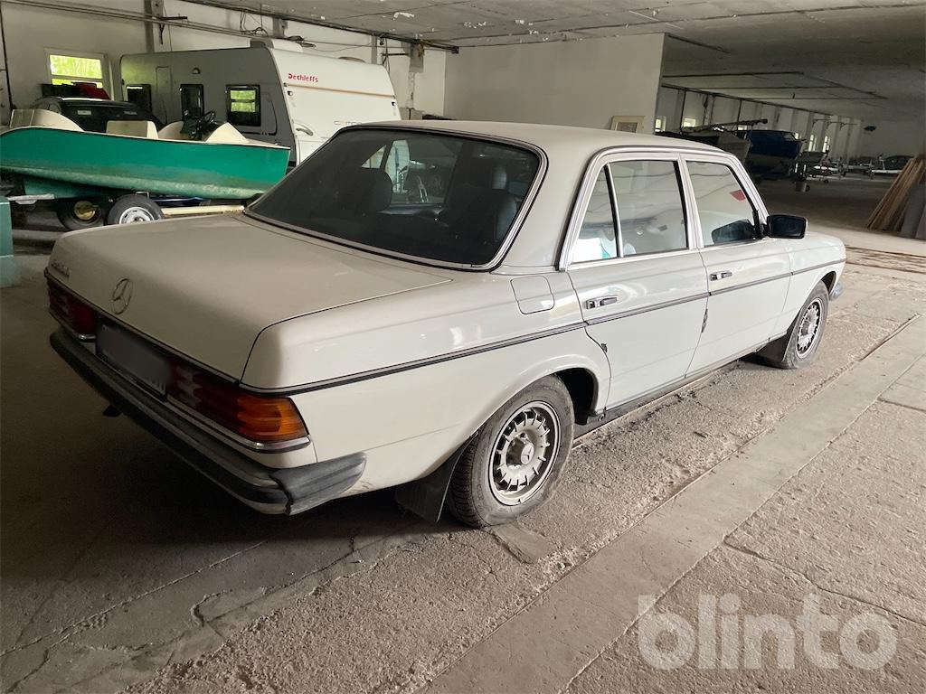 Mercedes 240D W123 (1981) - Voiture: photos 3 Mercedes 240D W123 (1981) - Voiture: photos 3