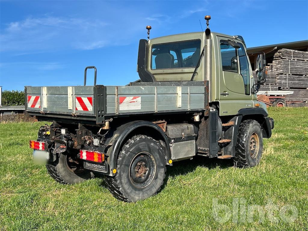 Mercedes-Benz U300 (2010) - Camion plateau: photos 3 Mercedes-Benz U300 (2010) - Camion plateau: photos 3