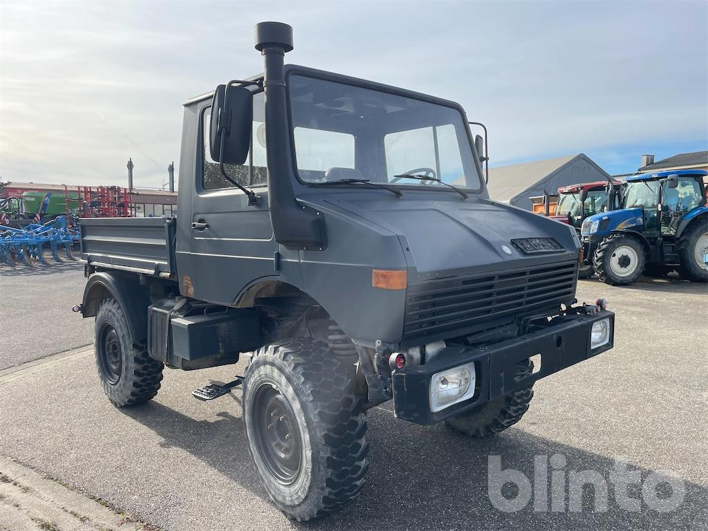 Mercedes Benz Unimog 424 (1981) - Camion plateau: photos 2 Mercedes Benz Unimog 424 (1981) - Camion plateau: photos 2