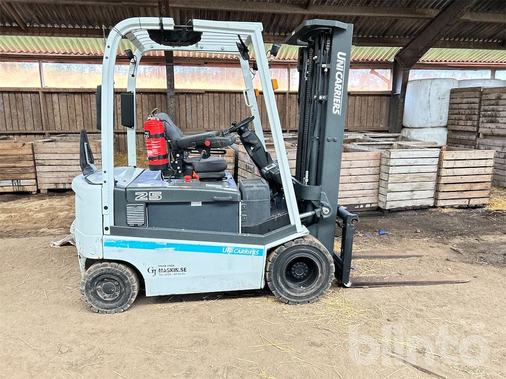 OX2-25 - Chariot élévateur électrique: photos 1 OX2-25 - Chariot élévateur électrique: photos 1