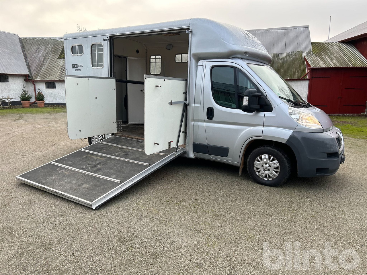 PEUGEOT BOXER HÄSTBIL - Camion chevaux: photos 1 PEUGEOT BOXER HÄSTBIL - Camion chevaux: photos 1