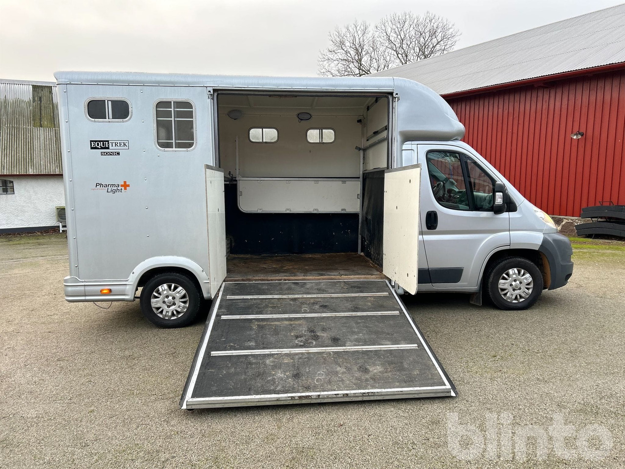 PEUGEOT BOXER HÄSTBIL - Camion chevaux: photos 2 PEUGEOT BOXER HÄSTBIL - Camion chevaux: photos 2