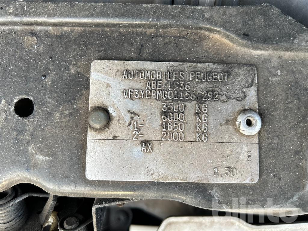 Peugeot Boxer (EZ: 2009) - Utilitaire plateau, Utilitaire double cabine: photos 5 Peugeot Boxer (EZ: 2009) - Utilitaire plateau, Utilitaire double cabine: photos 5