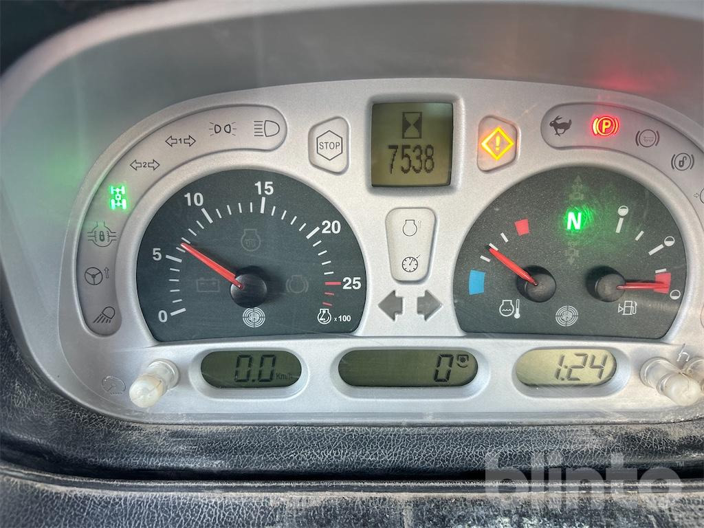 Steyr 6125 Profi mit Frontladerkonsole (Stoll) - Tracteur agricole: photos 5 Steyr 6125 Profi mit Frontladerkonsole (Stoll) - Tracteur agricole: photos 5