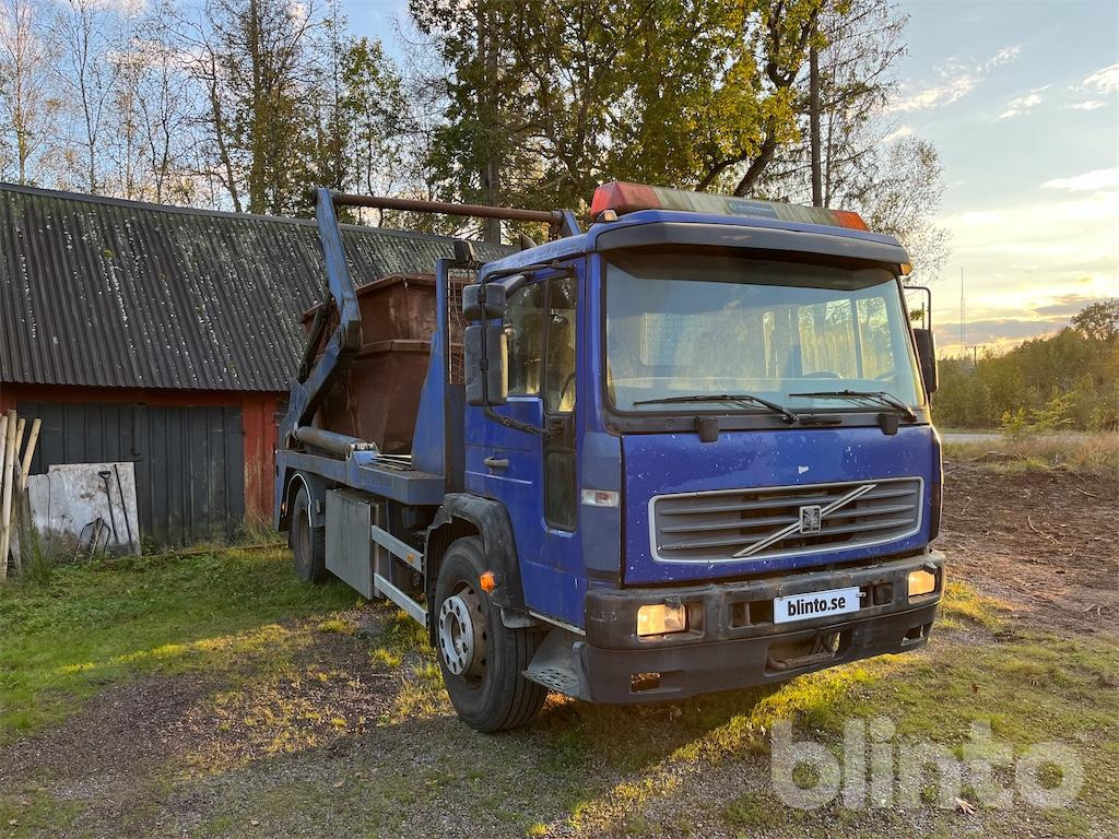 VOLVO FL6 E 4*2 - Camion multibenne: photos 3 VOLVO FL6 E 4*2 - Camion multibenne: photos 3