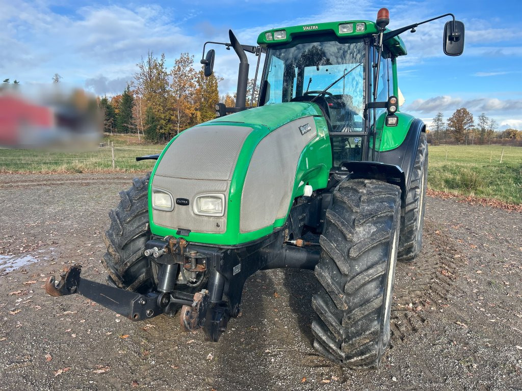 Valtra T140 4WD med frontlyft - Tracteur agricole: photos 2 Valtra T140 4WD med frontlyft - Tracteur agricole: photos 2