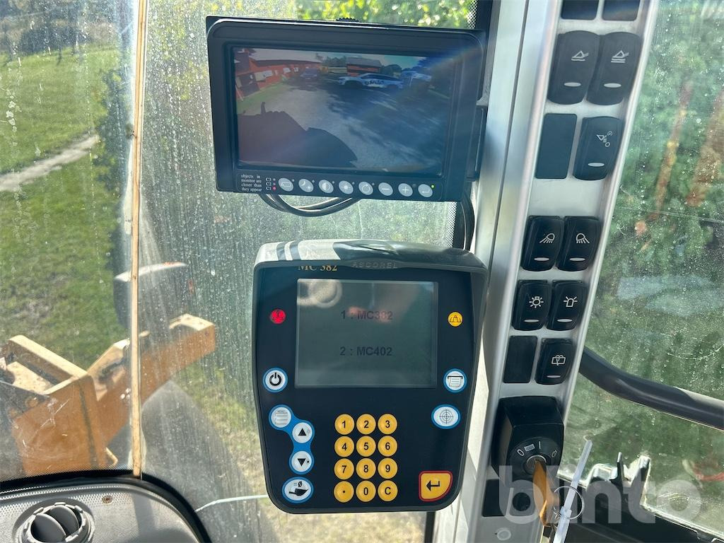 Chargeuse sur pneus Volvo L90G: photos 35 Chargeuse sur pneus Volvo L90G: photos 35