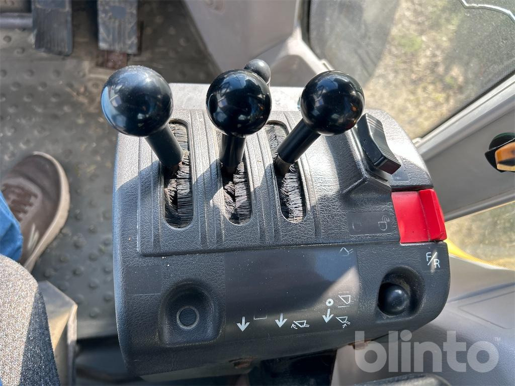 Chargeuse sur pneus Volvo L90G: photos 38 Chargeuse sur pneus Volvo L90G: photos 38