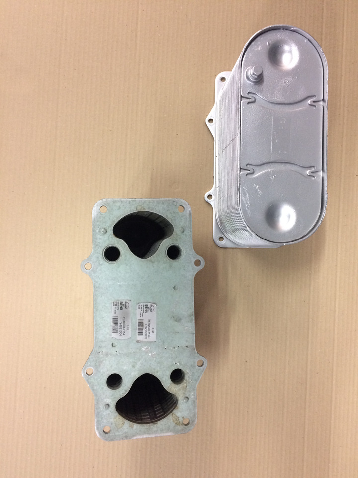 RADIATORE ARIA COMBURENTE - MOTORI MAN D2066 - D2676 - EURO 6 - Système de refroidissement pour Camion: photos 2 RADIATORE ARIA COMBURENTE - MOTORI MAN D2066 - D2676 - EURO 6 - Système de refroidissement pour Camion: photos 2