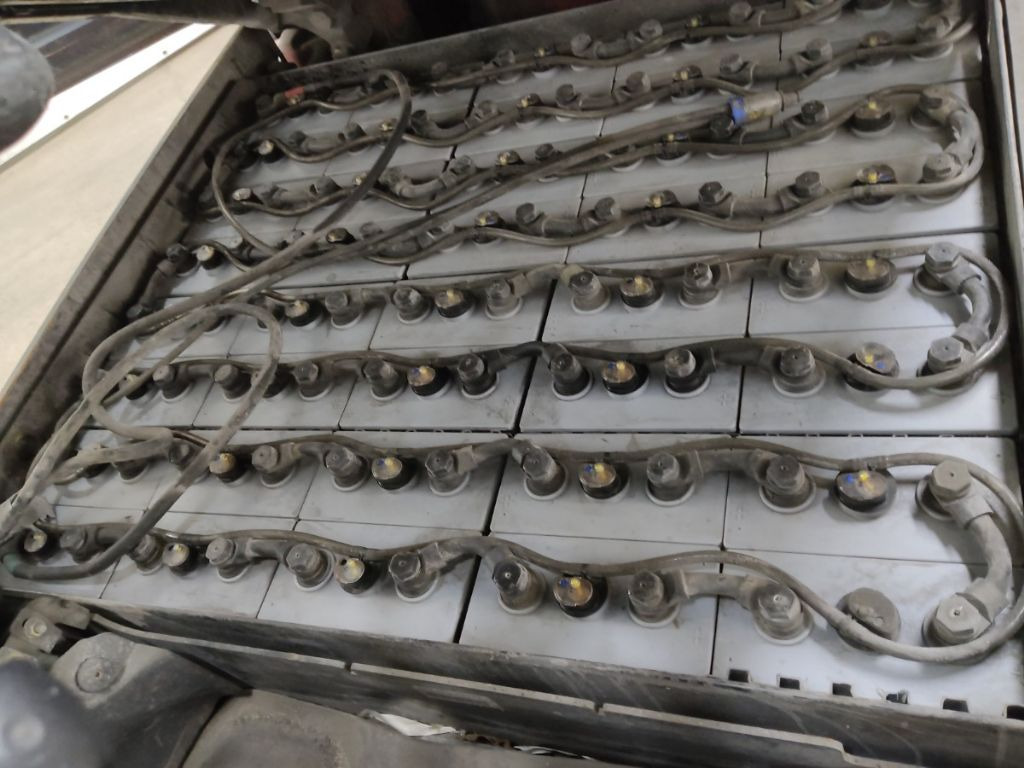 Linde E25L-01 - Chariot élévateur électrique: photos 4 Linde E25L-01 - Chariot élévateur électrique: photos 4