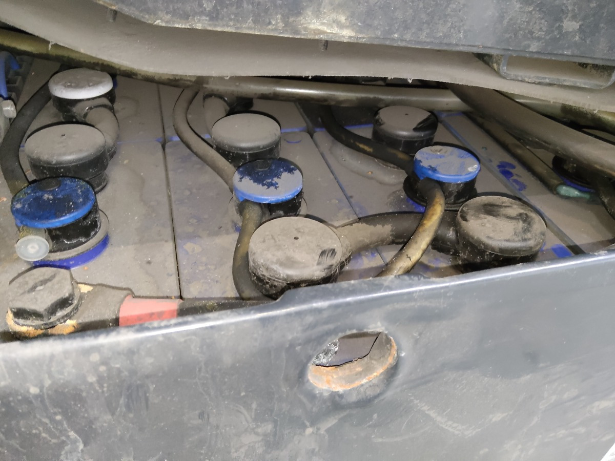 Linde E30HL-01/600 - Chariot élévateur électrique: photos 4 Linde E30HL-01/600 - Chariot élévateur électrique: photos 4