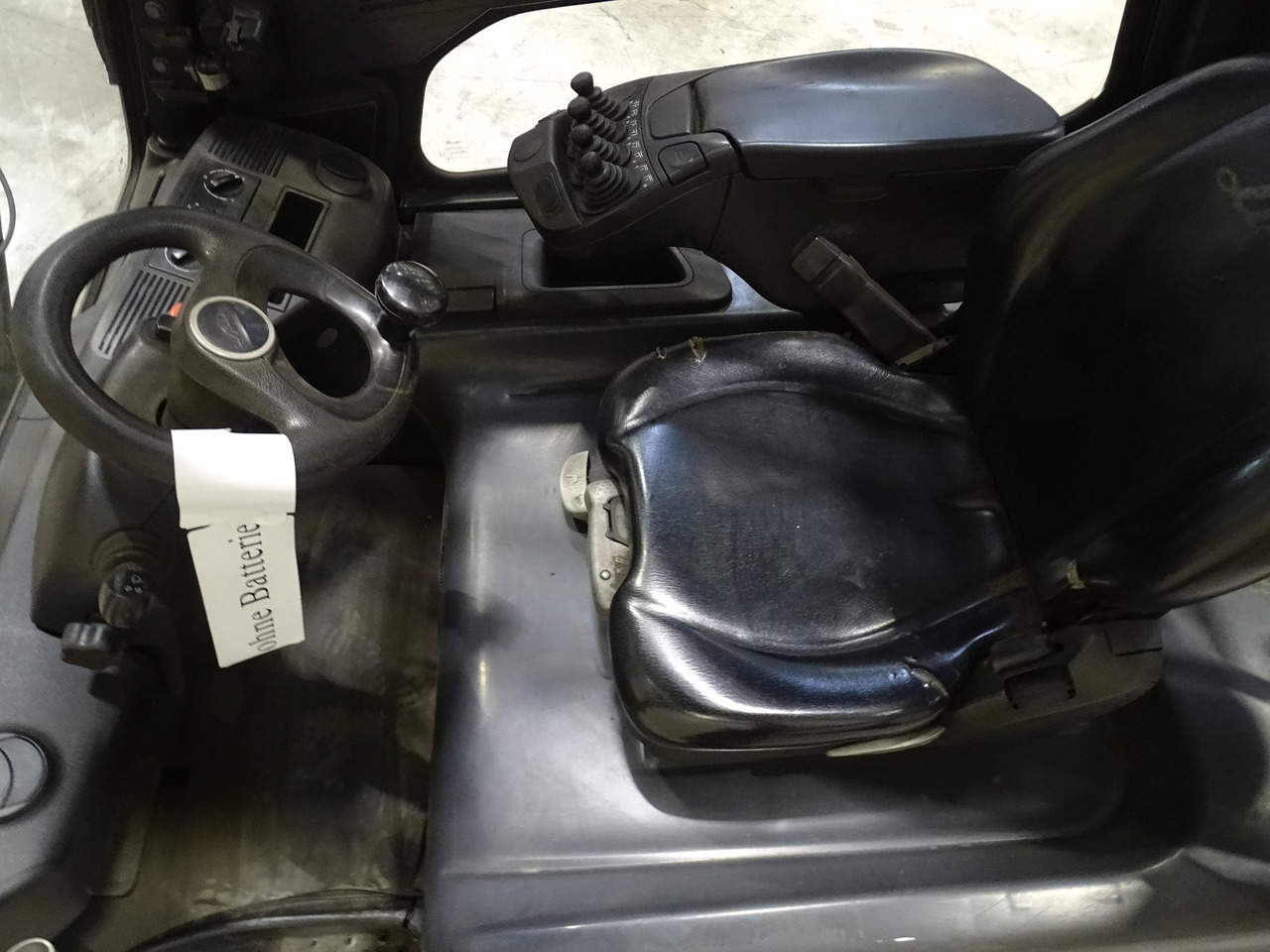 Linde E35L-01 - Chariot élévateur électrique: photos 3 Linde E35L-01 - Chariot élévateur électrique: photos 3