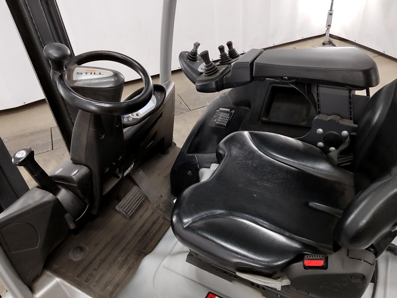 Still RX60-30 - Chariot élévateur électrique: photos 3 Still RX60-30 - Chariot élévateur électrique: photos 3