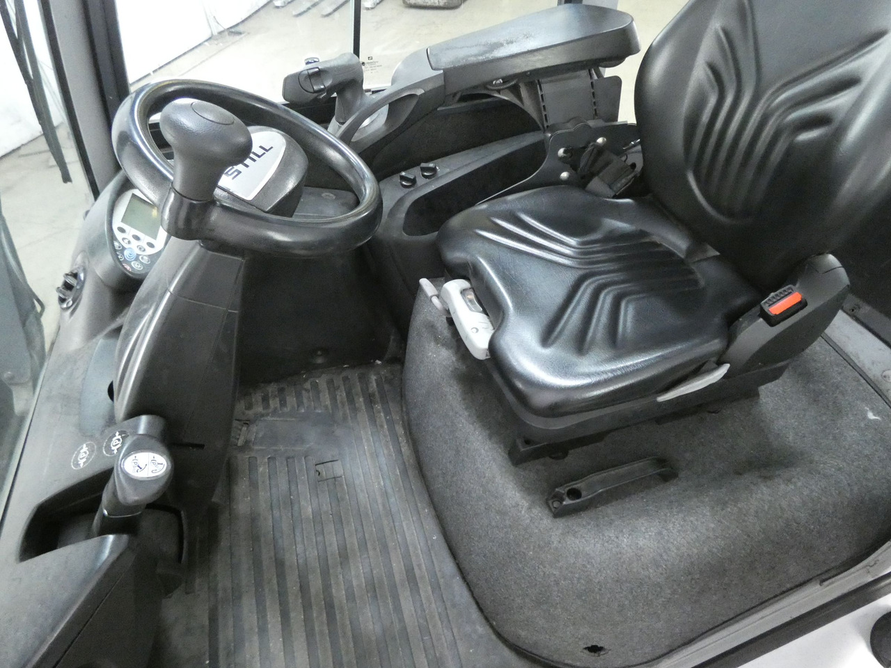 Still RX70-45 - Chariot élévateur diesel: photos 3 Still RX70-45 - Chariot élévateur diesel: photos 3