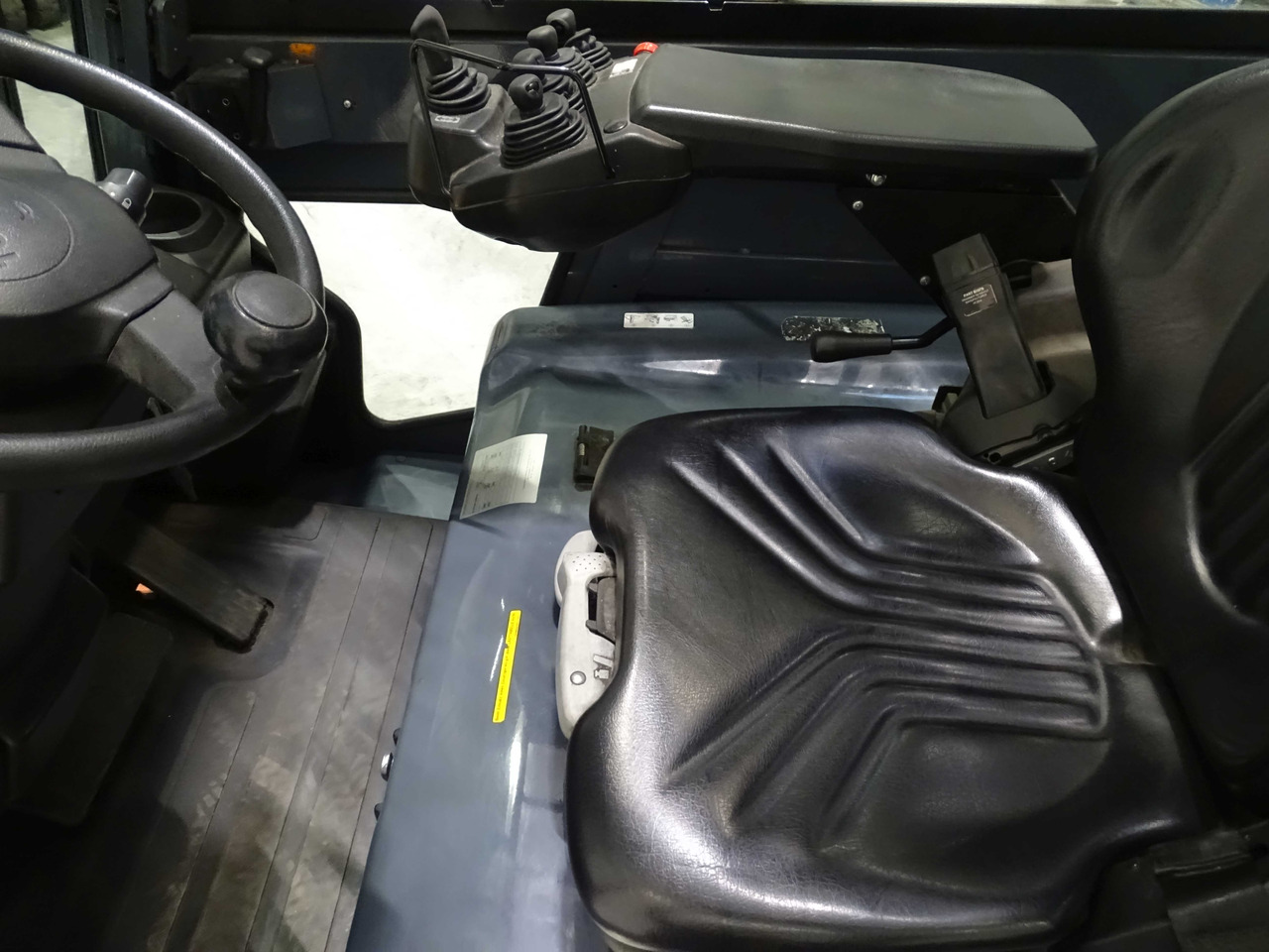 Toyota 8FBMT30 - Chariot élévateur électrique: photos 3 Toyota 8FBMT30 - Chariot élévateur électrique: photos 3