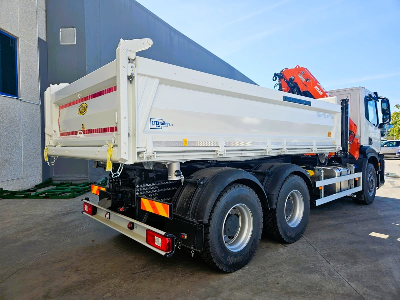 Iveco - Camion plateau, Camion grue: photos 4 Iveco - Camion plateau, Camion grue: photos 4