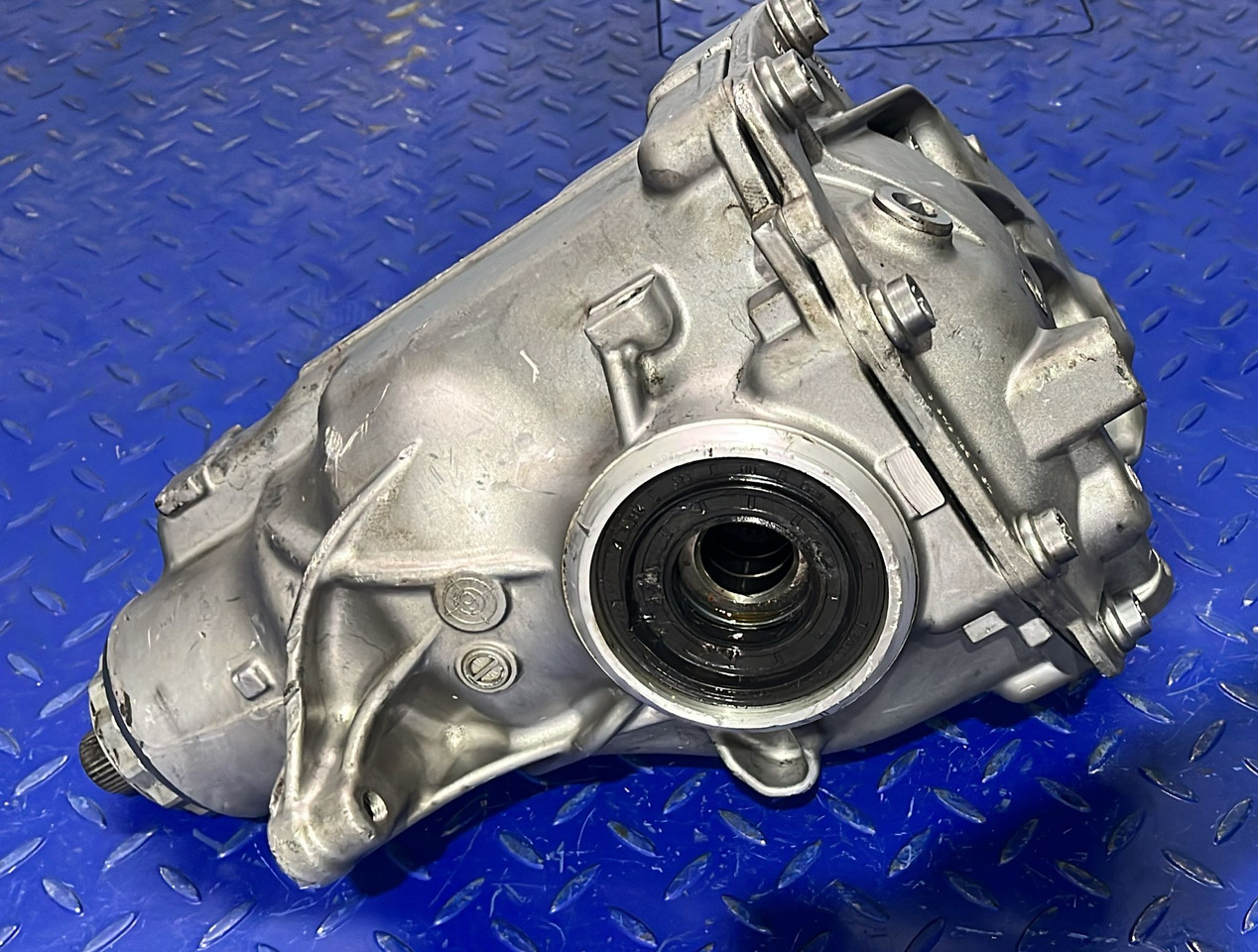 BMW Rear Differential xDrive 8643137-01 - Transmission: photos 4 BMW Rear Differential xDrive 8643137-01 - Transmission: photos 4