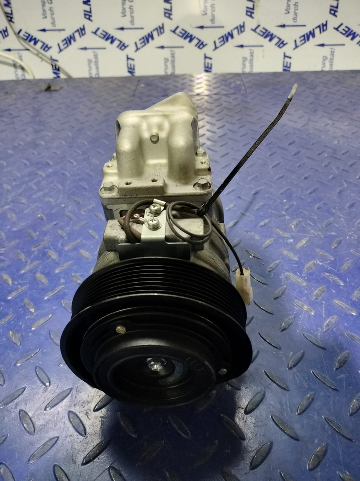 Mercedes Benz Atego A0002340811 - Compresseur de climatisation pour Camion: photos 1 Mercedes Benz Atego A0002340811 - Compresseur de climatisation pour Camion: photos 1