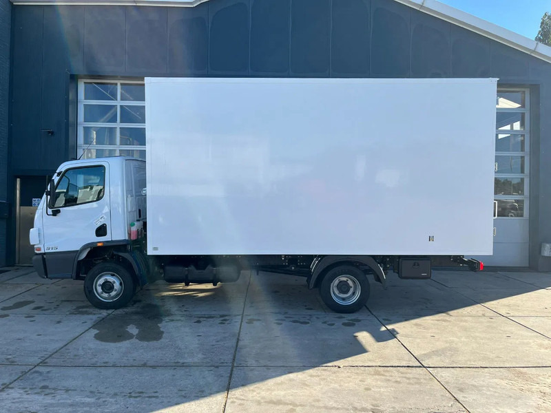 Mercedes-Benz Accelo 915 4x2 Closed Cargo Truck - Camion fourgon: photos 2 Mercedes-Benz Accelo 915 4x2 Closed Cargo Truck - Camion fourgon: photos 2