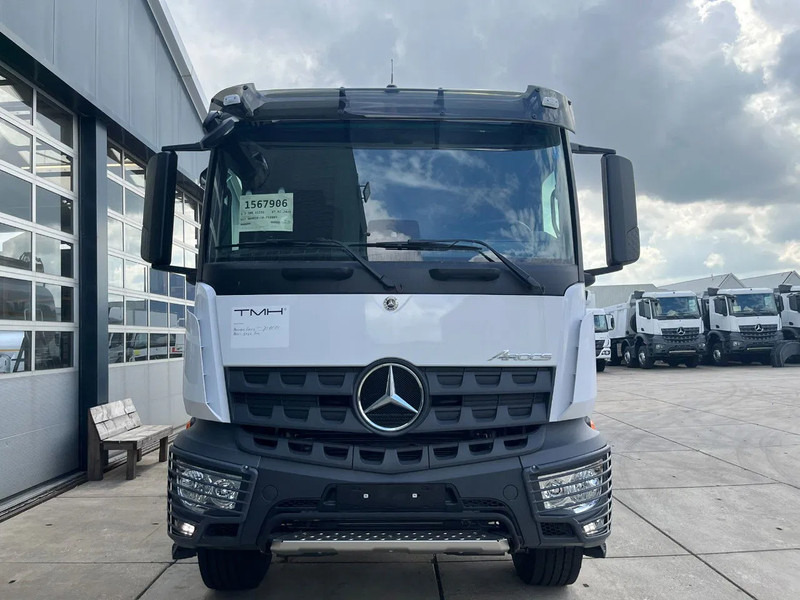 Mercedes-Benz Arocs 3340 6x6 Water Tank Truck - Camion citerne: photos 5 Mercedes-Benz Arocs 3340 6x6 Water Tank Truck - Camion citerne: photos 5