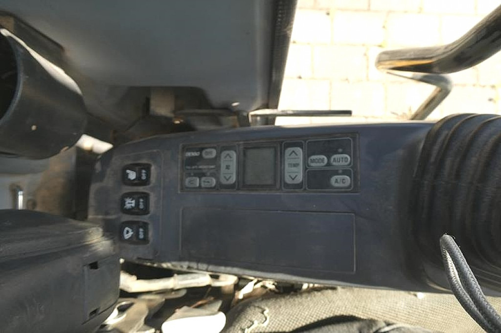 KOMATSU HANOMAG Mobilbagger PW140-7 Mobilbagger - Pelle sur pneus: photos 4 KOMATSU HANOMAG Mobilbagger PW140-7 Mobilbagger - Pelle sur pneus: photos 4