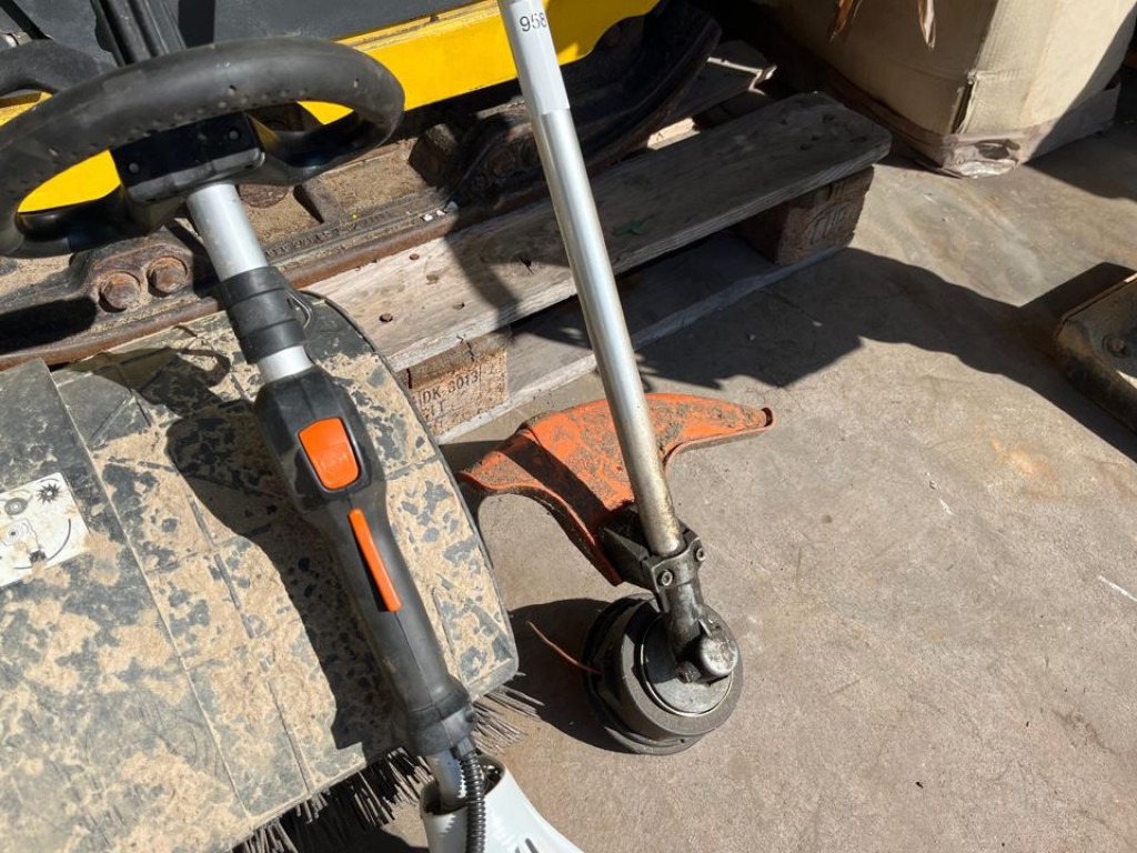 Stihl Kombimotor KM 131 R Kleinteile - Matériel de jardinage: photos 4 Stihl Kombimotor KM 131 R Kleinteile - Matériel de jardinage: photos 4