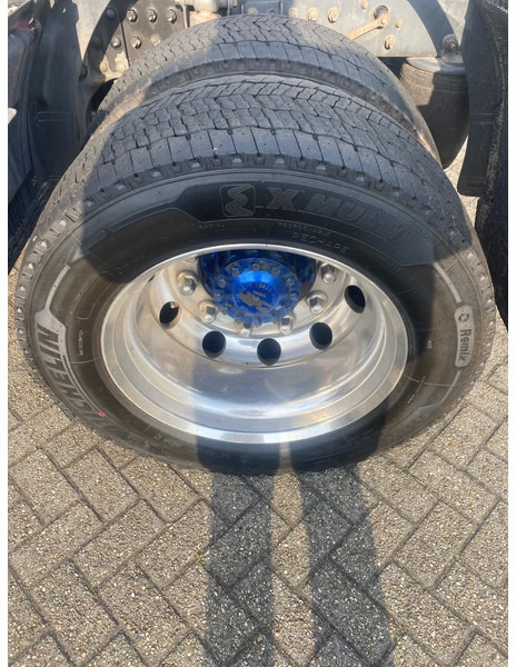 Michelin 385/55x22,5 - 2 stuks en 295/60x22,5 - 4 stuks op 9.00 velg - Pneu pour Camion: photos 5 Michelin 385/55x22,5 - 2 stuks en 295/60x22,5 - 4 stuks op 9.00 velg - Pneu pour Camion: photos 5