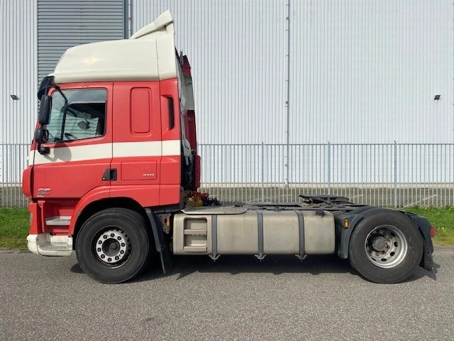 DAF CF 370 spacecab skylights - Tracteur routier: photos 4 DAF CF 370 spacecab skylights - Tracteur routier: photos 4