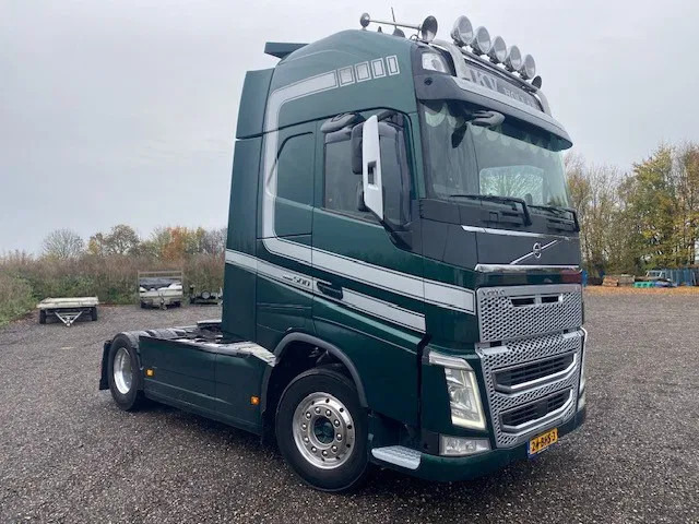 Volvo FH 500 XL euro 6 full spoilered, 2 x tank, modeljaar 2017 - Tracteur routier: photos 2 Volvo FH 500 XL euro 6 full spoilered, 2 x tank, modeljaar 2017 - Tracteur routier: photos 2