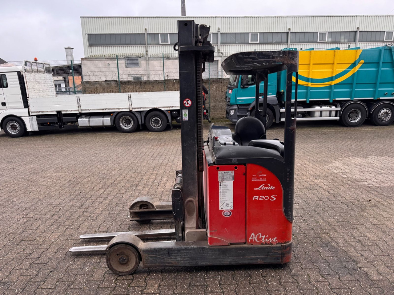 Linde R 20 S Active 5.40 höhe 2t - Chariot à mât rétractable: photos 4 Linde R 20 S Active 5.40 höhe 2t - Chariot à mât rétractable: photos 4