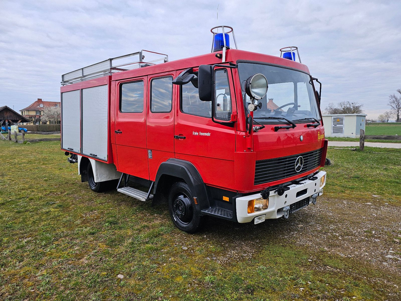 Mercedes-Benz Mautfrei Feuerwehr 814 Diff.Sperre Oldtimer - Camion de pompier: photos 1 Mercedes-Benz Mautfrei Feuerwehr 814 Diff.Sperre Oldtimer - Camion de pompier: photos 1