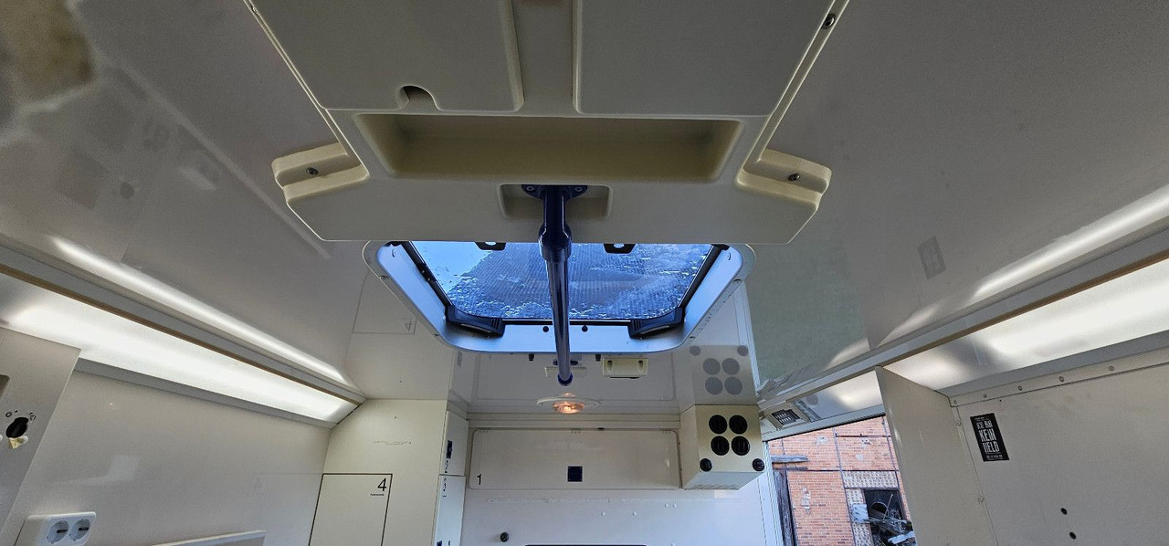 Ambulance Volkswagen Crafter ELW  Rettungswagen Camper Van: photos 12