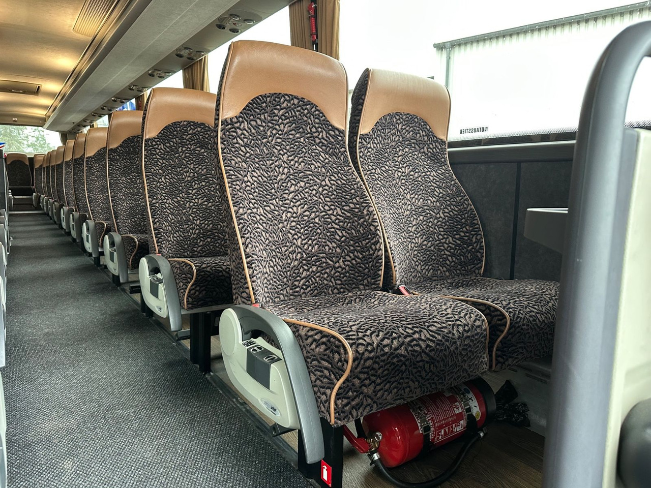 VDL Futura FHD 2-129 (Tourismo M*516 HD) — crédit-bail VDL Futura FHD 2-129 (Tourismo M*516 HD): photos 7 VDL Futura FHD 2-129 (Tourismo M*516 HD) — crédit-bail VDL Futura FHD 2-129 (Tourismo M*516 HD): photos 7