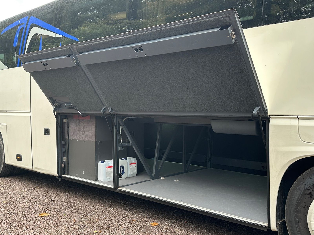 VDL Futura FHD 2-129 (Tourismo M*516 HD) — crédit-bail VDL Futura FHD 2-129 (Tourismo M*516 HD): photos 10 VDL Futura FHD 2-129 (Tourismo M*516 HD) — crédit-bail VDL Futura FHD 2-129 (Tourismo M*516 HD): photos 10